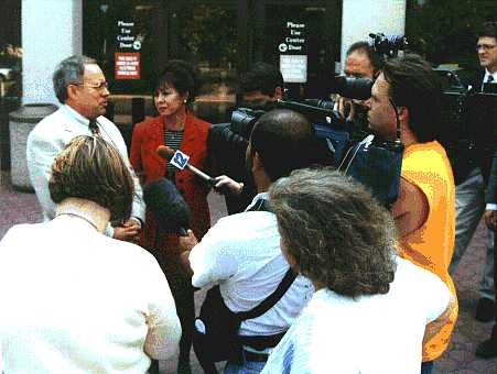 sanders.jpg (23088 bytes)